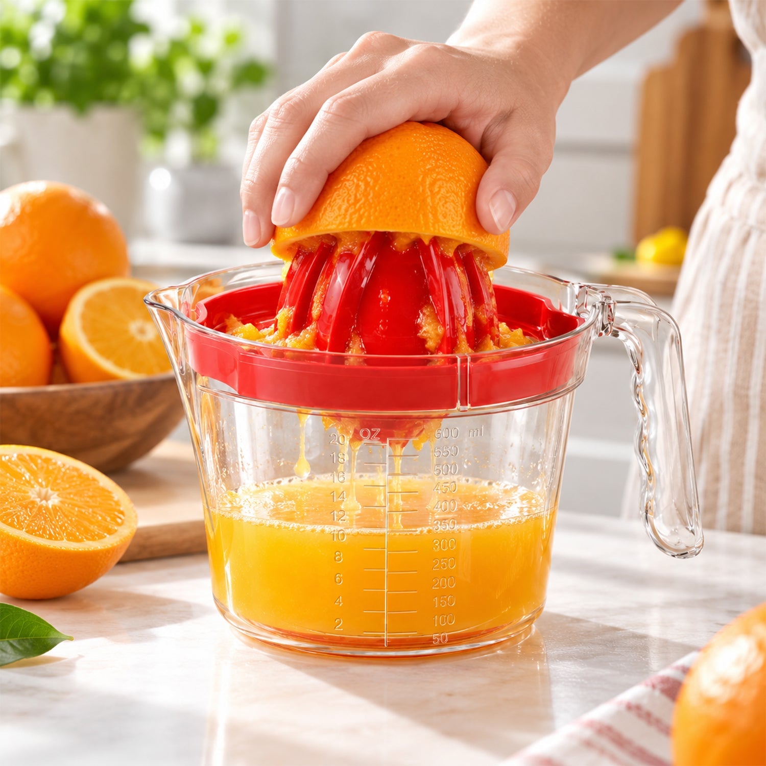 Apex Fresh Jug Manual Citrus Juicer with Strainer and Measuring Jug 600ml