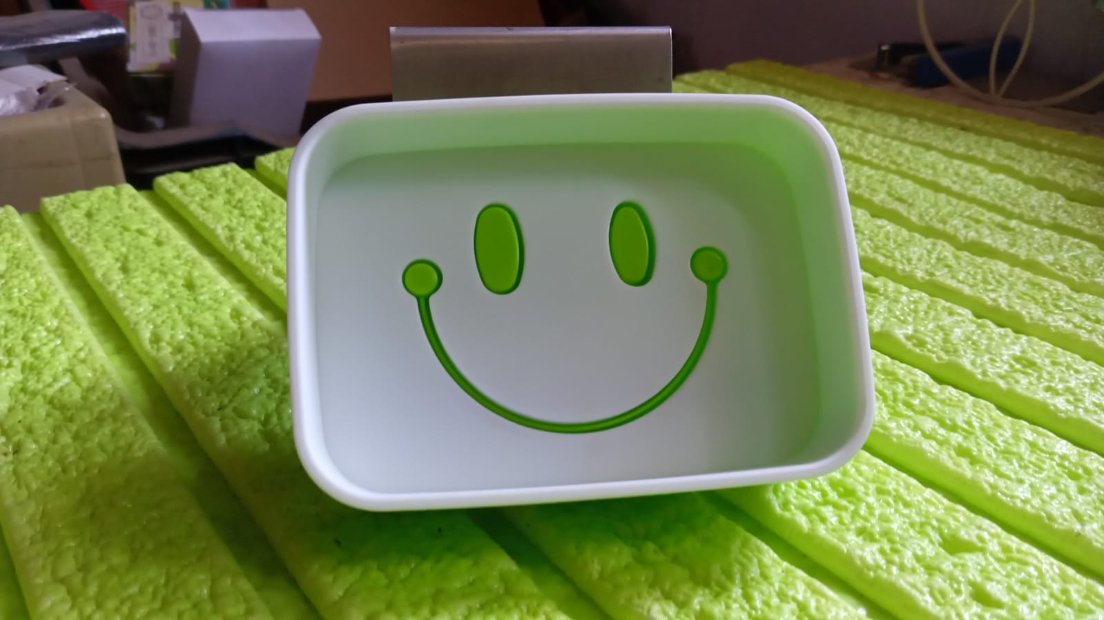 Portable Travel Home Box Cute Cartoons Smile Face Container Draining Holder Soap Dish ,Sabudani