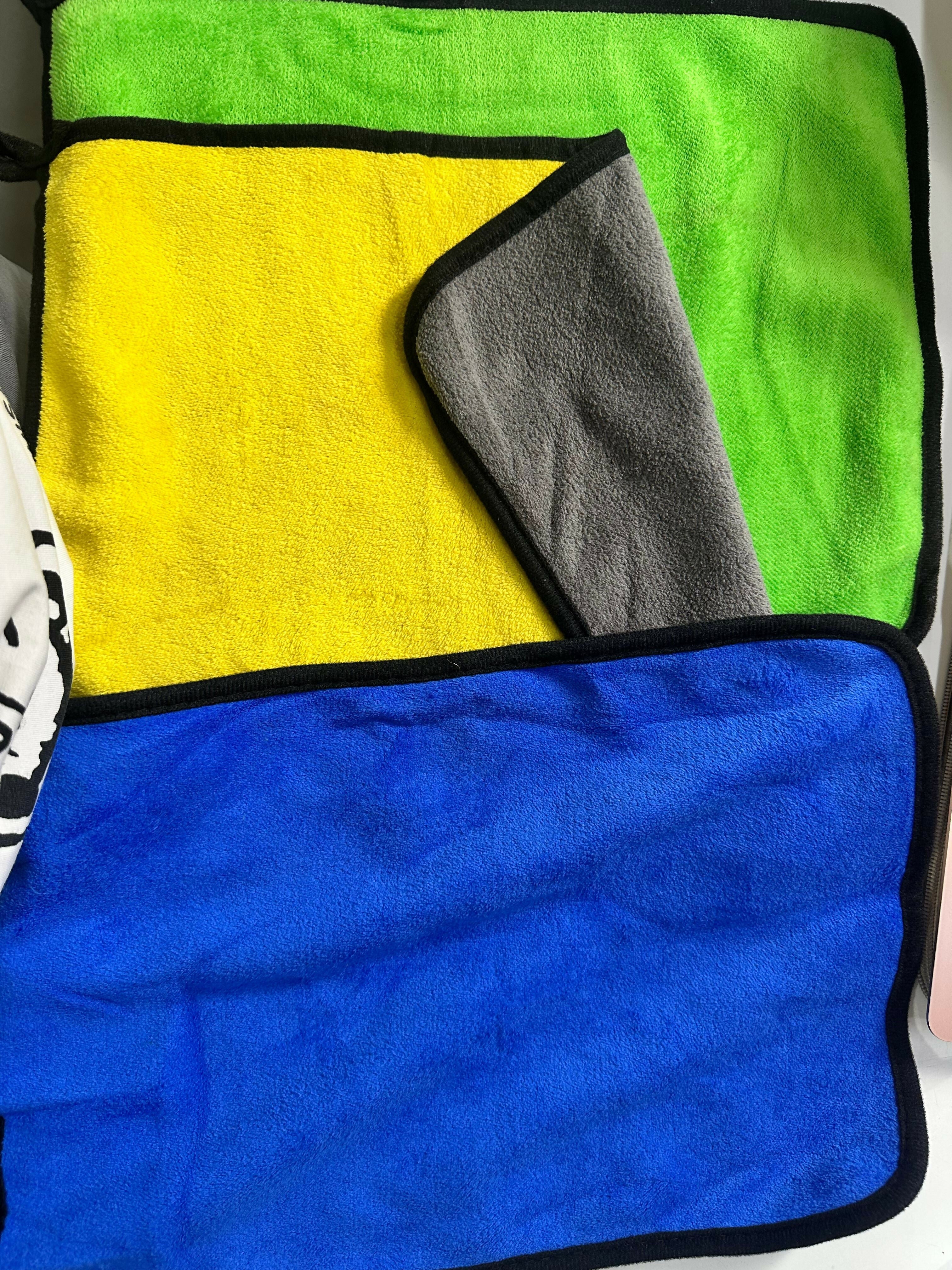 DeoDap Premium Microfiber Cleaning Cloth Towel - photo showing cloth texture