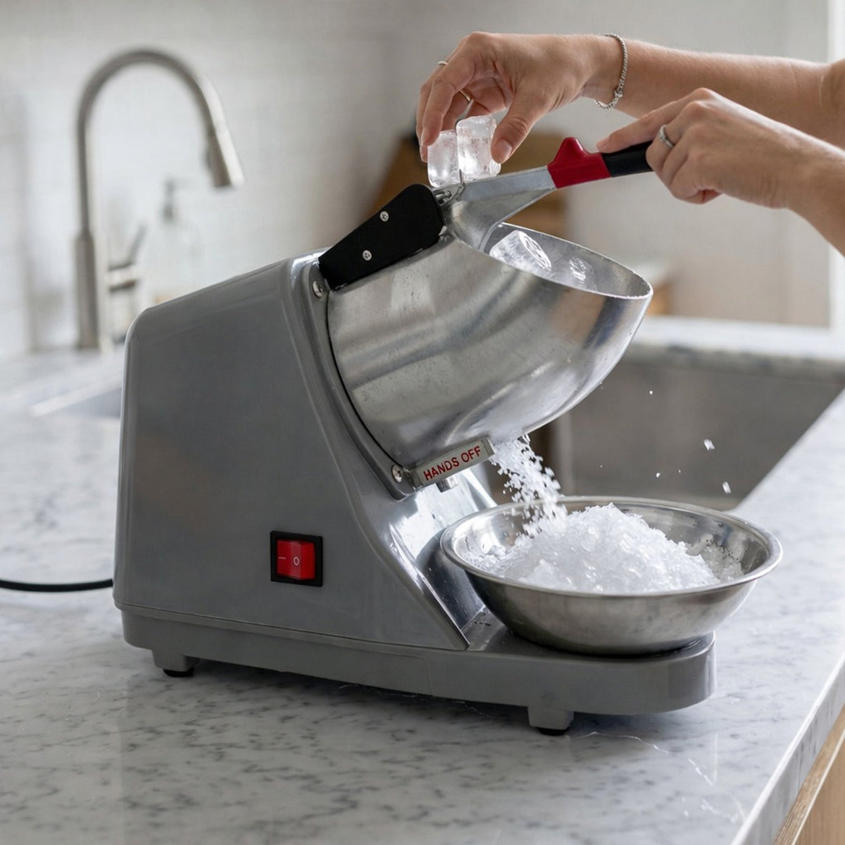 Electric ice crushing machine with stainless steel bowl