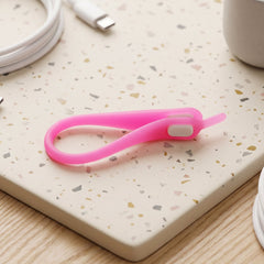 Close up of the silicone lace ends and lock