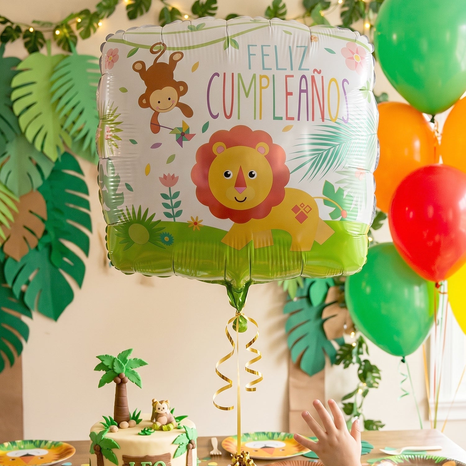 Cake table lion balloon decor