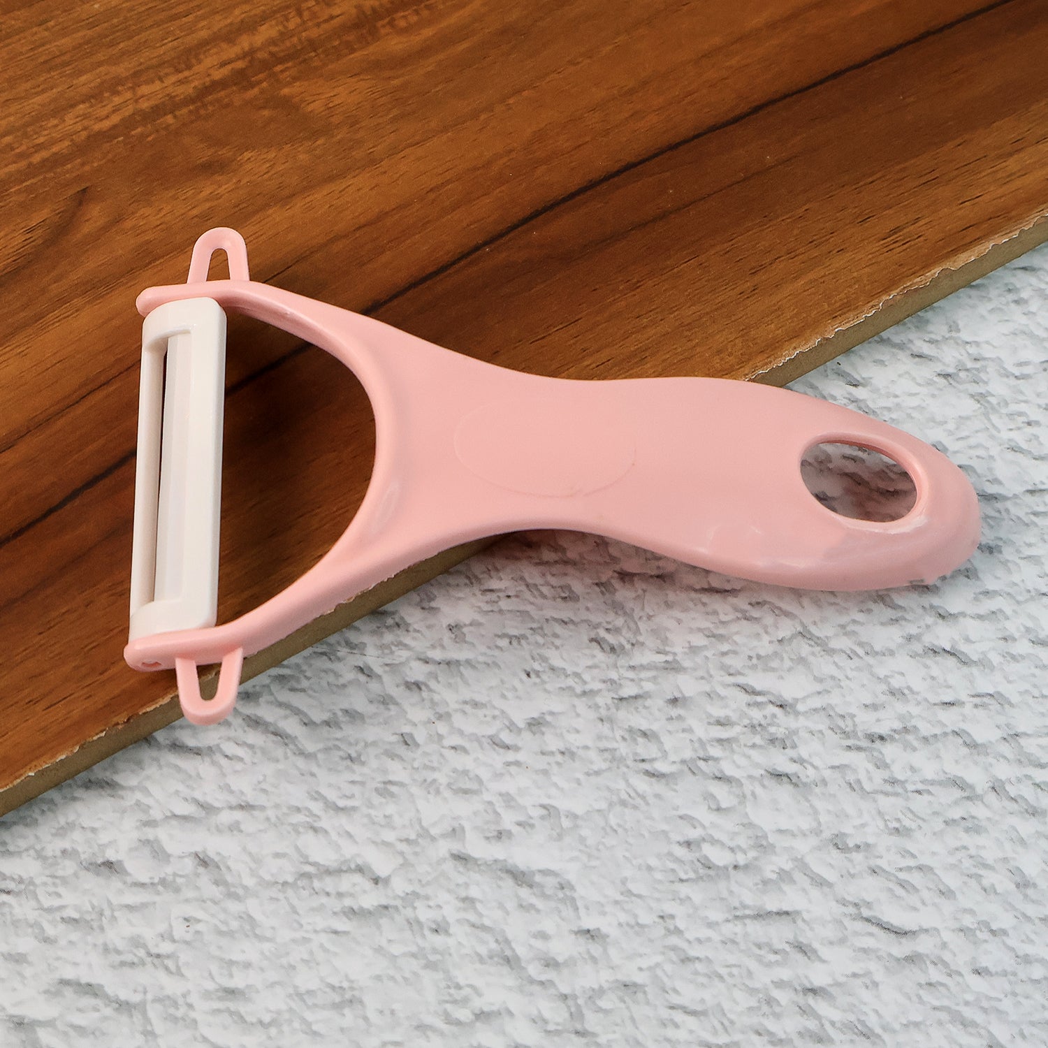 Stainless Steel Blade Peeler â€“ Universal Kitchen Peeler for Household Use
